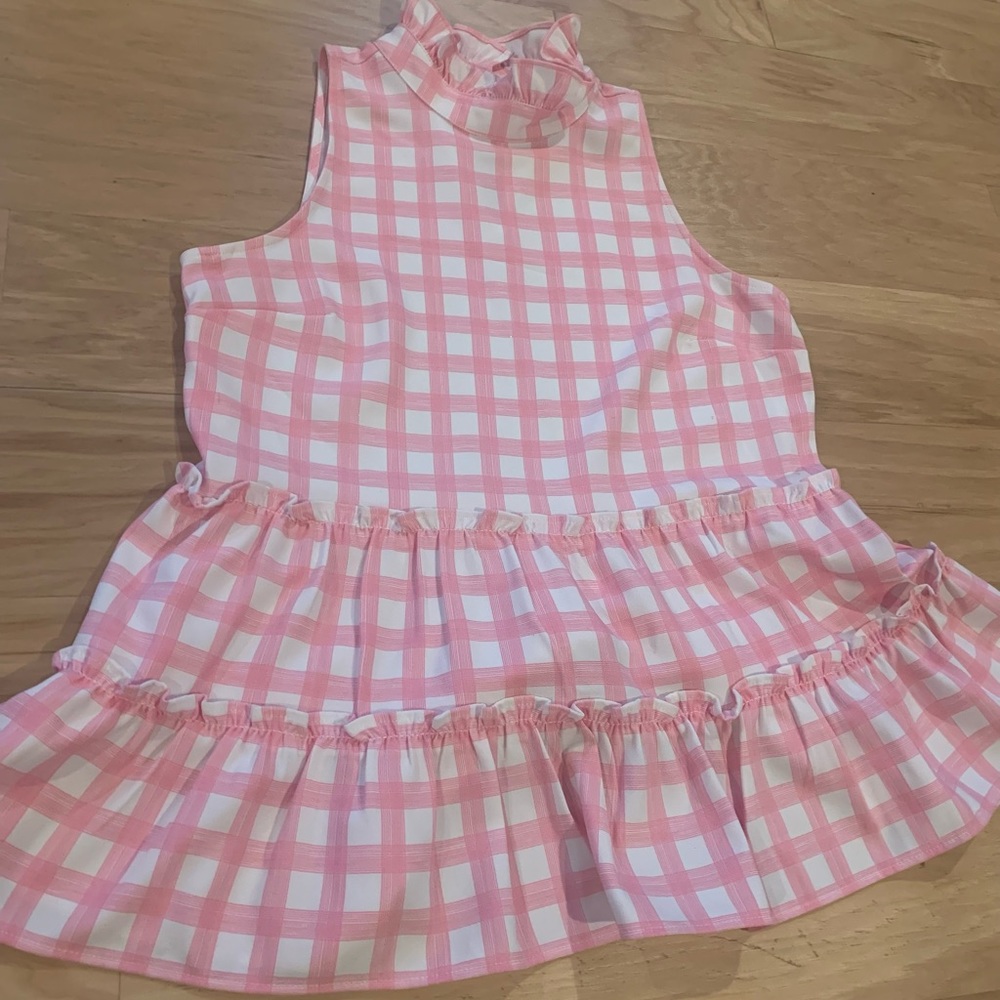 Crown & Ivy Pink and White Ruffled bottom tank/ tunic size Small peek a boo back